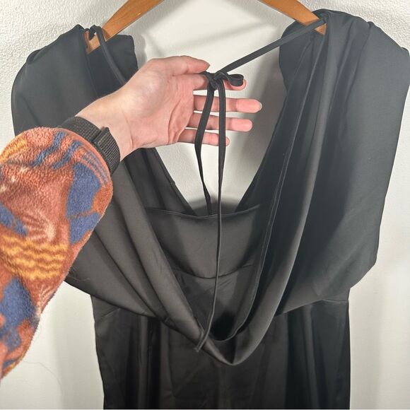 ASOS LUXE Curve Black Satin Plunge Wide Leg Jumpsuit NWT Size 16 Boutonnière - Picture 13 of 15